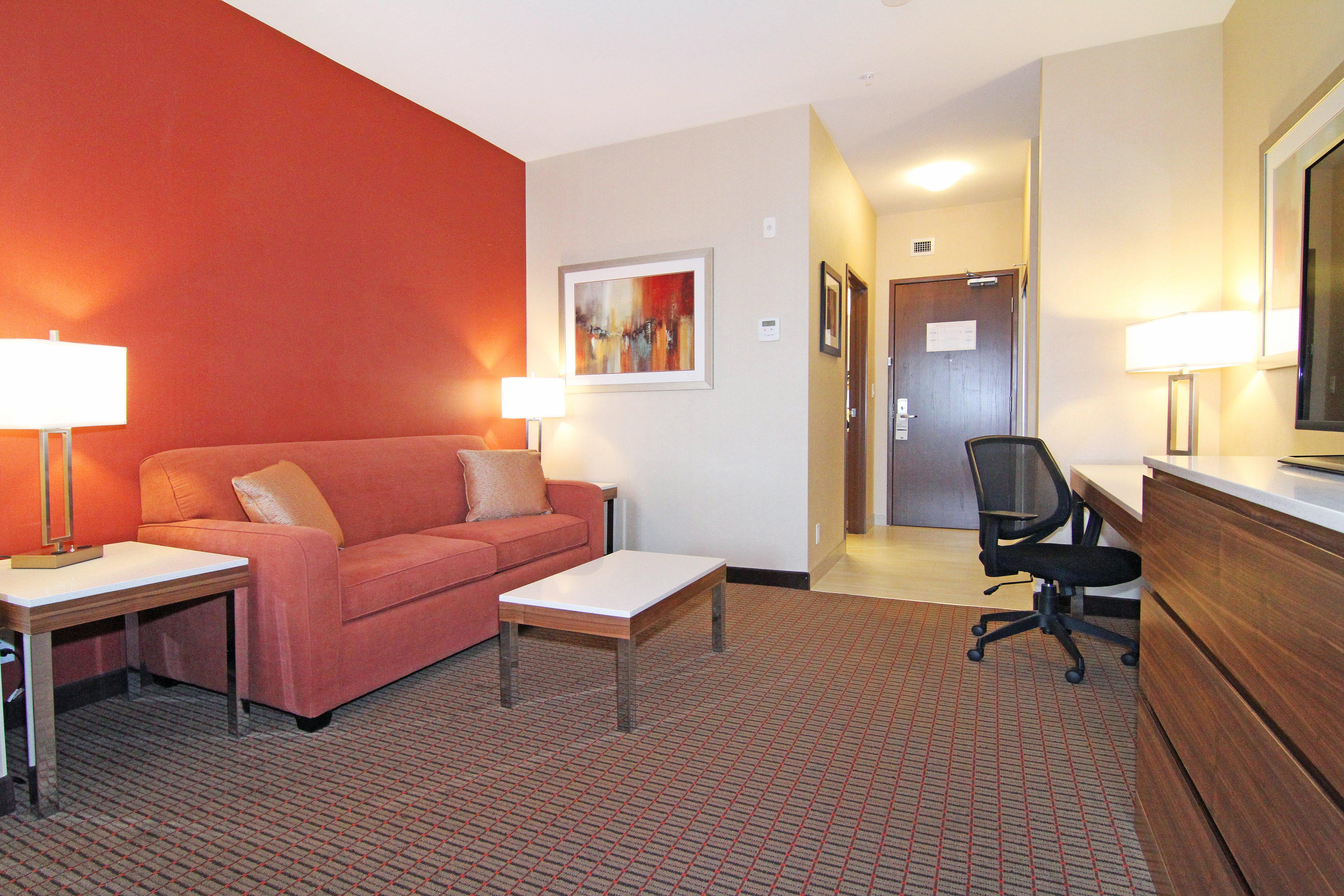 Holiday Inn Express And Suites Calgary University By Ihg Exterior photo