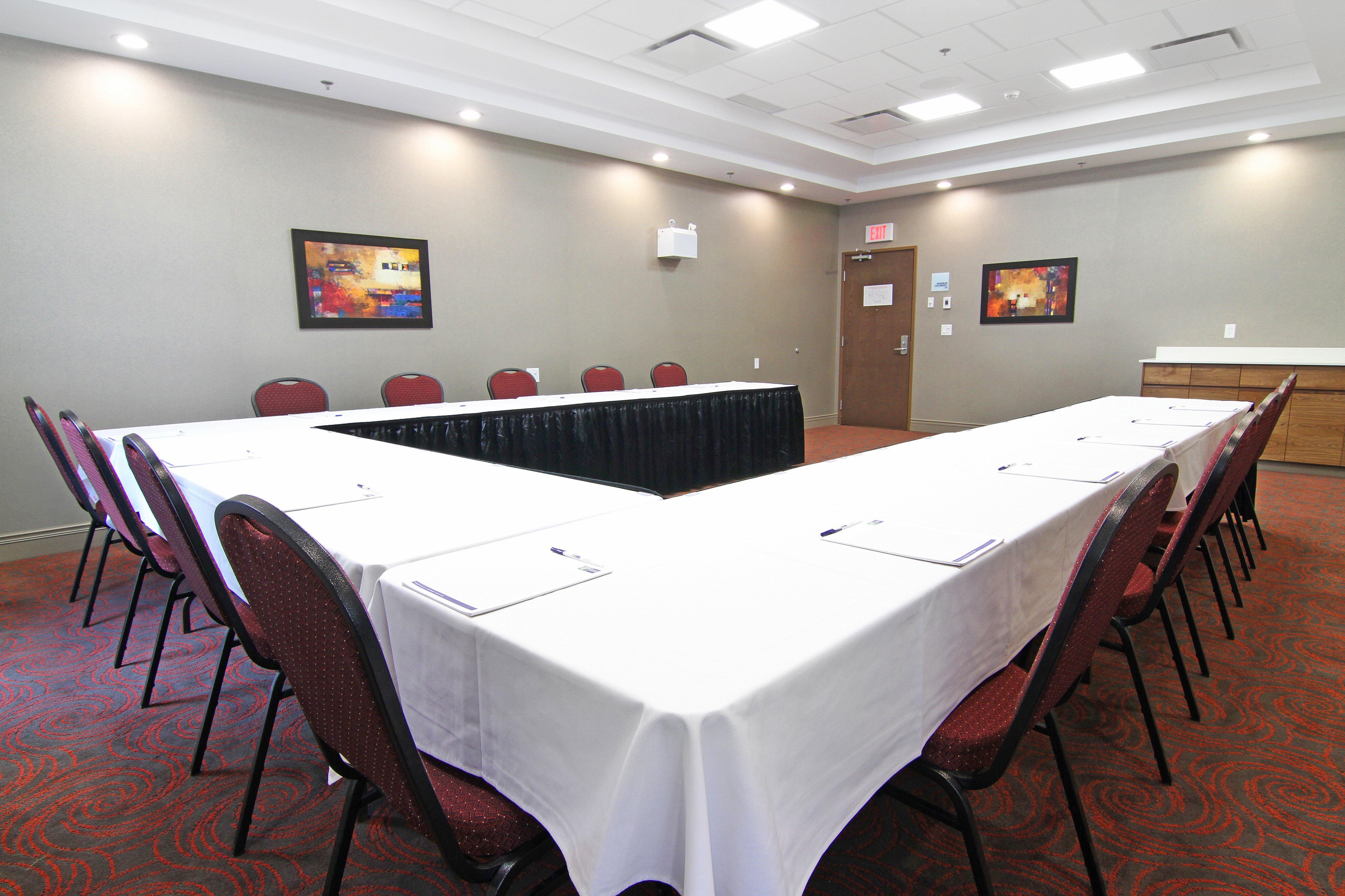 Holiday Inn Express And Suites Calgary University By Ihg Exterior photo